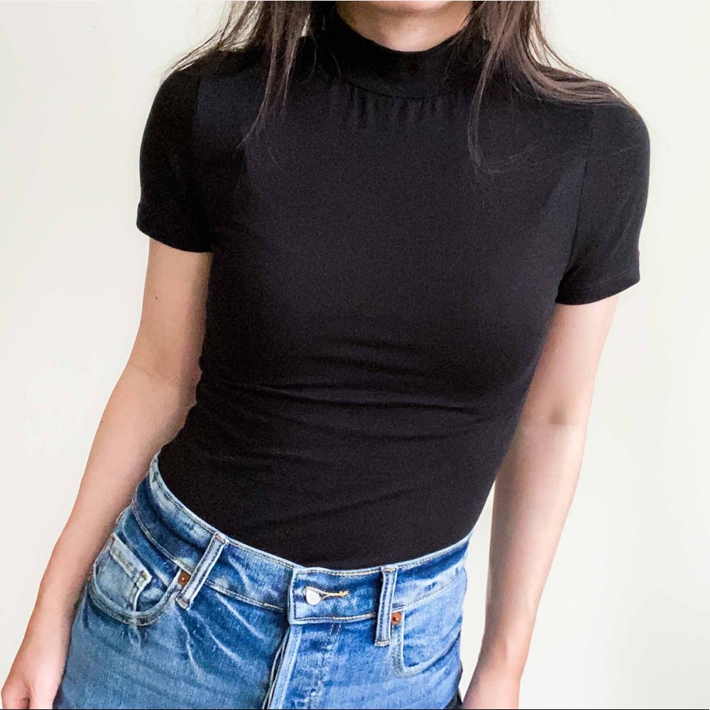 🏷LAST1️⃣ - NWT mock neck cotton short sleeve tee in black